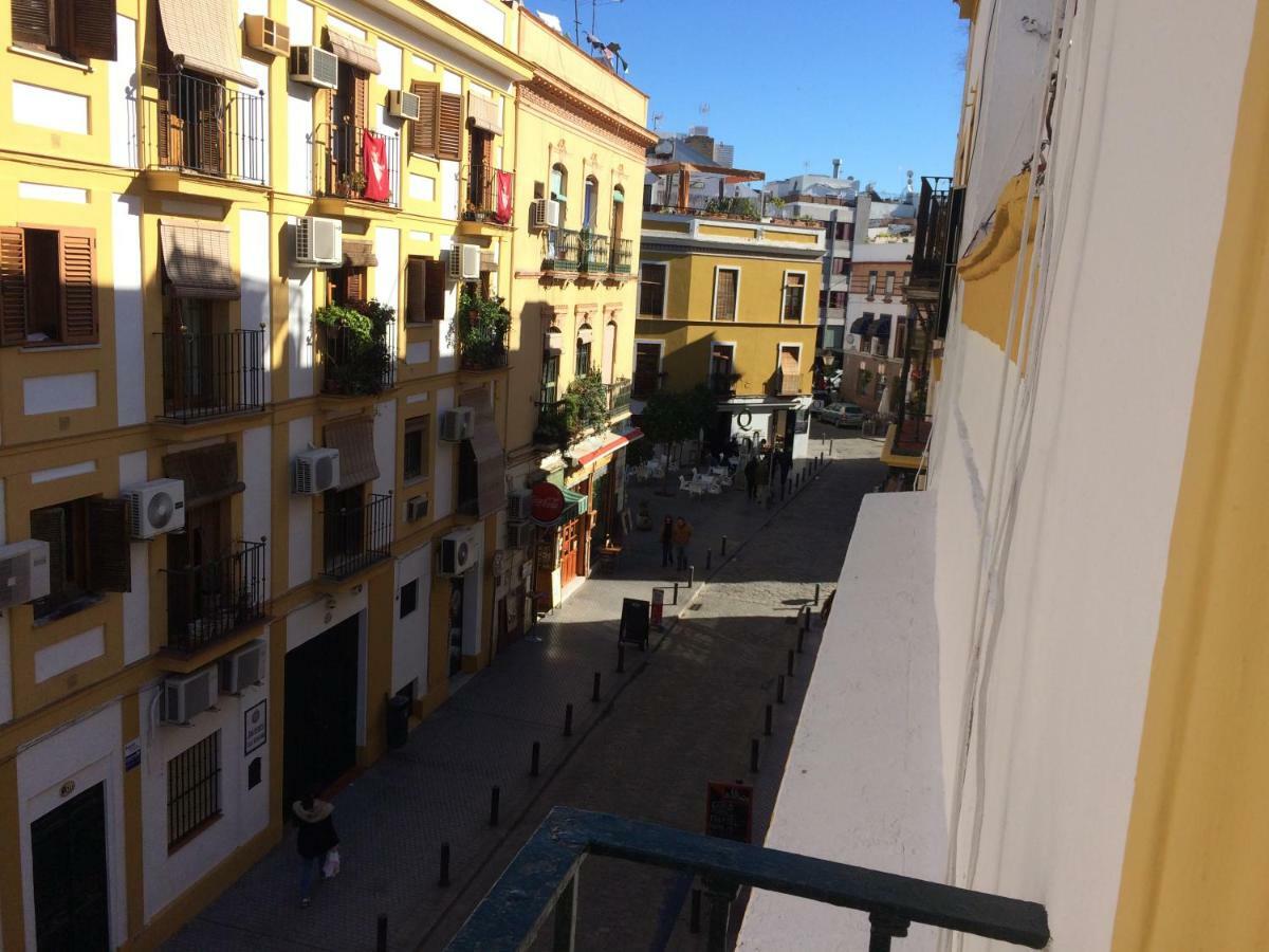 Peris Mencheta Lägenhet Sevilla Exteriör bild